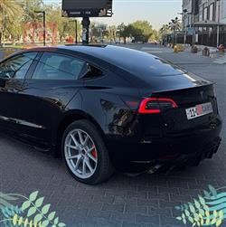 تسلا موديل 3